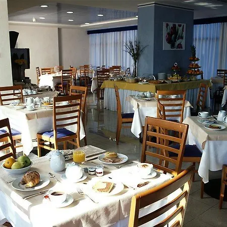 Hotel Rmh Raffaello Módena