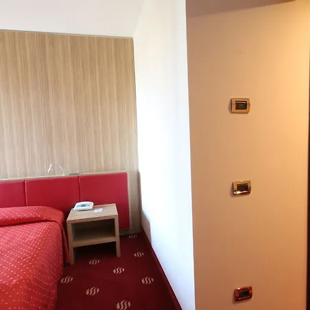 酒店 Rmh Raffaello 摩德纳
