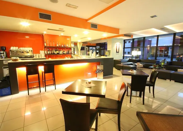 Rmh Raffaello Готель 4*