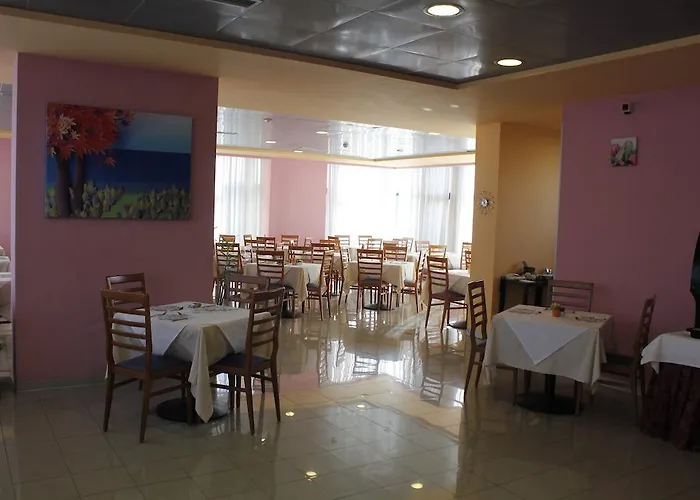 Готель Rmh Raffaello Модена